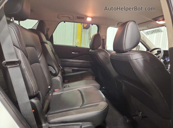 5N1DR3CC1RC215487 2024 NISSAN PATHFINDER White Widok wnętrza z tyłu
