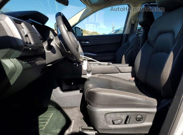 5N1DR3CC3SC236203 2025 NISSAN PATHFINDER Silver Vista interior delantera