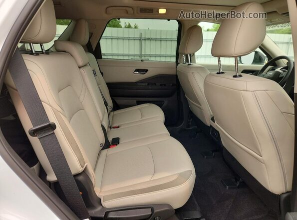 5N1DR3CE9TC239500 2026 NISSAN PATHFINDER White Вид задньої частини салону