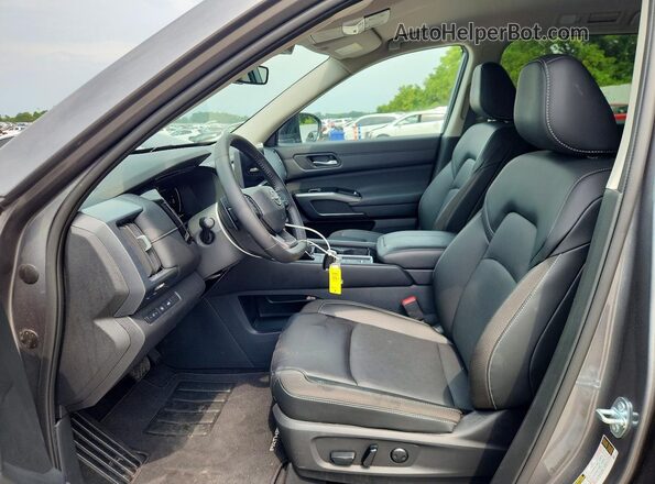 5N1DR3CS7TC232289 2026 NISSAN PATHFINDER Gray Вид салону спереду