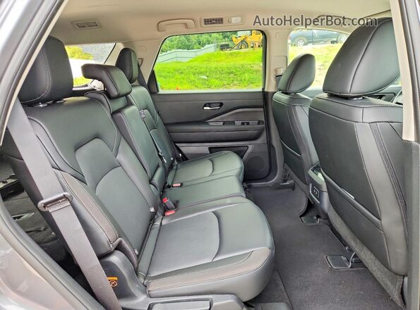 5N1DR3CS7TC232289 2026 NISSAN PATHFINDER Gray Вид задньої частини салону