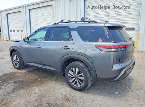 5N1DR3CS8TC203190 2026 NISSAN PATHFINDER Gray Trasero izquierdo