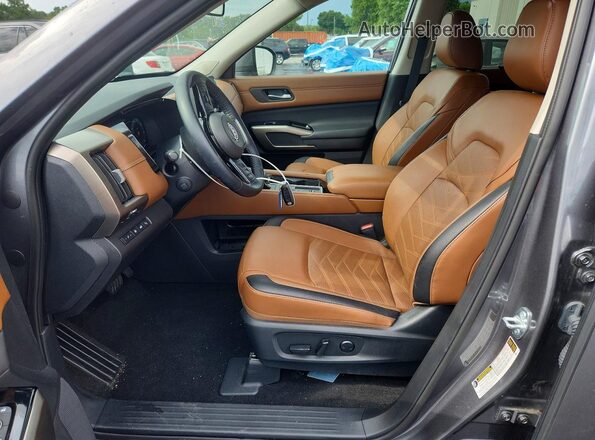 5N1DR3DG2RC303322 2024 NISSAN PATHFINDER Gray Widok wnętrza z przodu