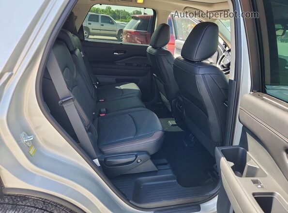5N1DR3DG6SC272338 2025 NISSAN PATHFINDER Silver უკანა სალონის ხედი