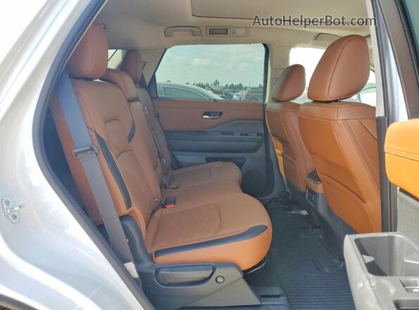 5N1DR3DG9SC287531 2025 NISSAN PATHFINDER White Vista interior trasera