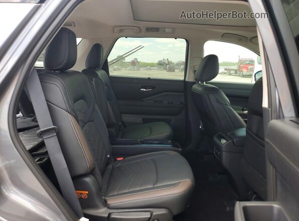 5N1DR3DH2SC269509 2025 NISSAN PATHFINDER Gray Vista interior trasera
