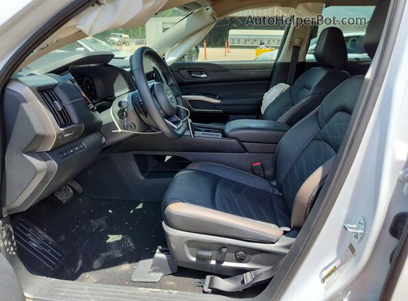 5N1DR3DH3SC253643 2025 NISSAN PATHFINDER White Widok wnętrza z przodu