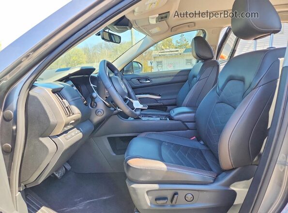 5N1DR3DJ1SC284540 2025 NISSAN PATHFINDER Серый Вид салона спереди