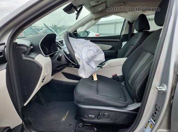 5NMJBCAE3PH193345 2023 HYUNDAI TUCSON Silver Front interior view