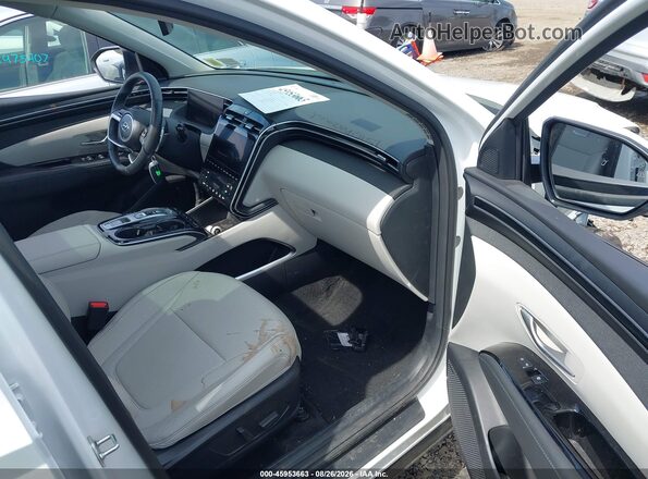 5NMJECDE4RH407992 2024 HYUNDAI TUCSON White Widok wnętrza z przodu