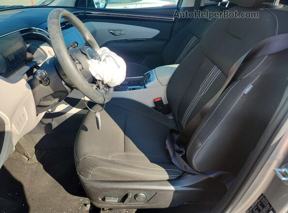 5NMJF3AE5NH001621 2022 HYUNDAI TUCSON Серебряный Вид салона спереди