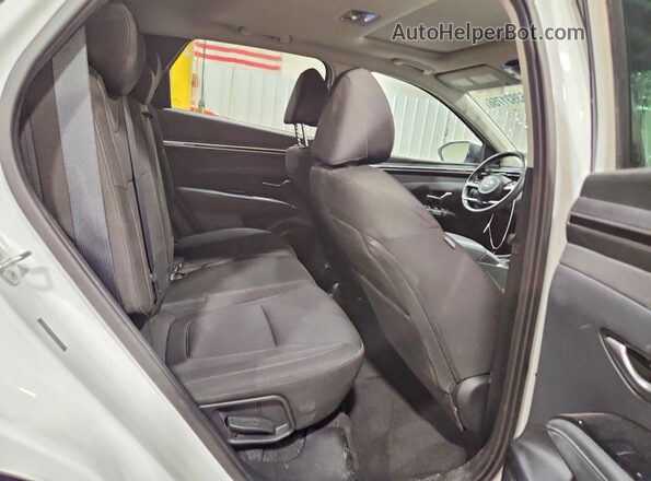 5NMJFCAEXNH021069 2022 HYUNDAI TUCSON White Rear interior view