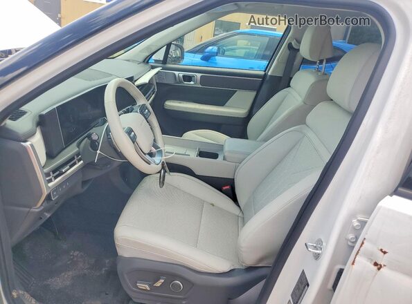 5NMP2DG17SH065798 2025 HYUNDAI SANTA White Вид салону спереду