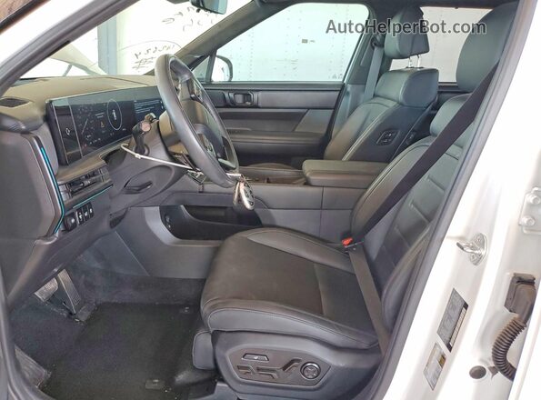 5NMP5DG17SH046014 2025 HYUNDAI SANTA White წინა სალონის ხედი