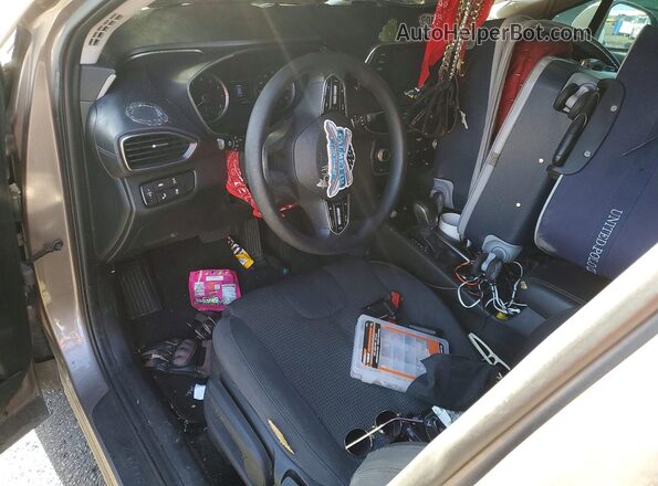 5NMS2CADXKH090279 2019 HYUNDAI SANTA Серый Вид панели приборов