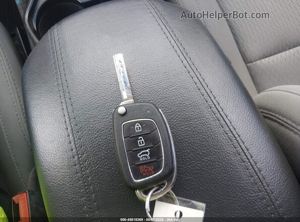 5NMZT3LB0HH017289 2017 HYUNDAI SANTA FE SPORT Белый Вид панели приборов