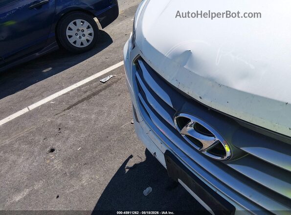 5NMZT3LB7JH082579 2018 HYUNDAI SANTA FE SPORT White Front view
