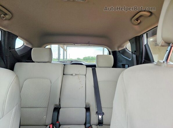 5NMZT3LBXHH019826 2017 HYUNDAI SANTA White Rear seats view