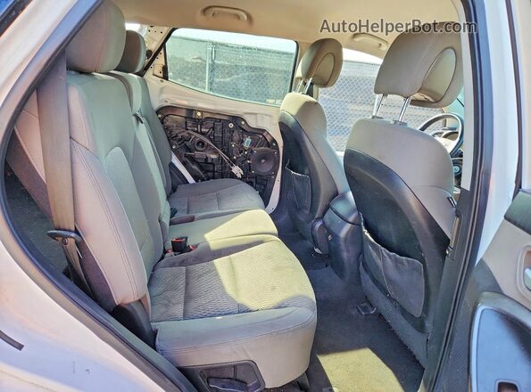 5NMZTDLB0HH010283 2017 HYUNDAI SANTA White Rear seats view