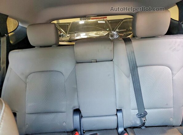 5NMZUDLBXHH002141 2017 HYUNDAI SANTA Gray Widok tylnych siedzeń