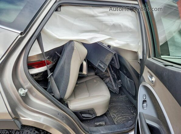 5NMZWDLA4HH042717 2017 HYUNDAI SANTA Silver Rear interior view