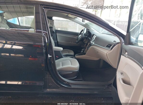 5NPD74LF0HH062422 2017 HYUNDAI ELANTRA Black Front interior view