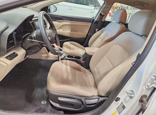 5NPD74LF0KH425812 2019 HYUNDAI ELANTRA Белый Вид салона спереди
