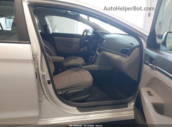 5NPD74LF0KH485962 2019 HYUNDAI ELANTRA Серебряный Вид салона спереди