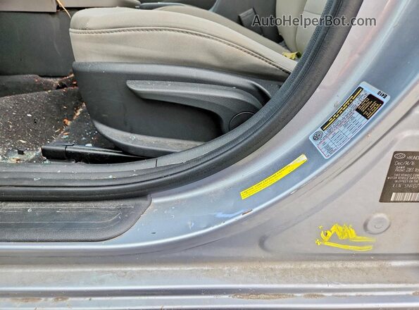 5NPD74LF1HH172637 2017 HYUNDAI ELANTRA Silver Widok komory silnika