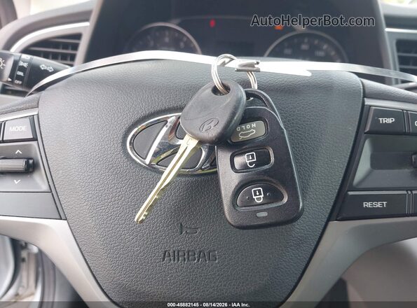 5NPD74LF1HH178065 2017 HYUNDAI ELANTRA Silver Vista del salpicadero