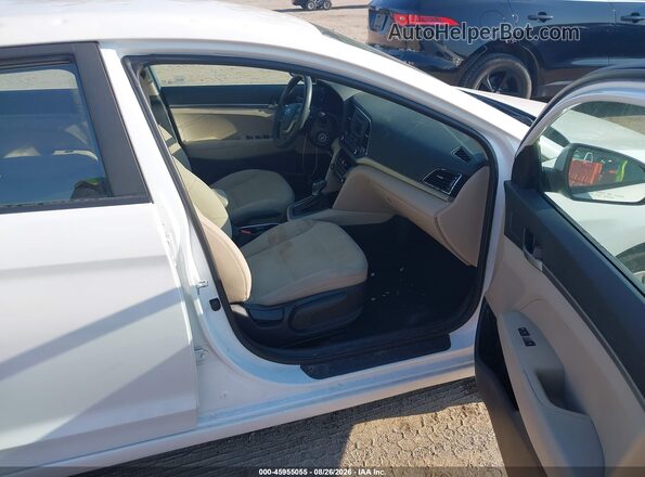 5NPD74LF1HH211839 2017 HYUNDAI ELANTRA Белый Вид салона спереди
