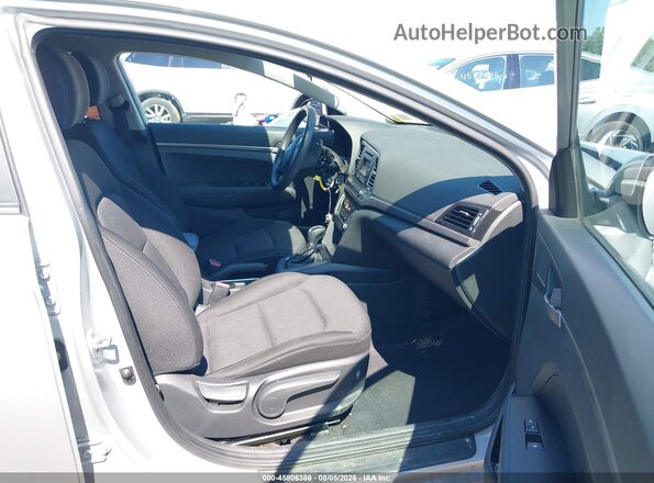 5NPD74LF1JH273151 2018 HYUNDAI ELANTRA Серебряный Вид салона спереди