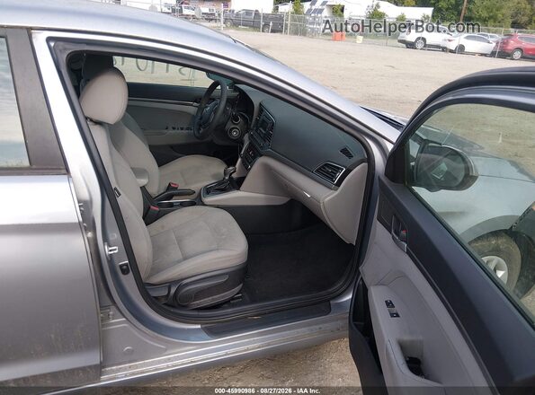 5NPD74LF2HH127786 2017 HYUNDAI ELANTRA Серый Вид салона спереди