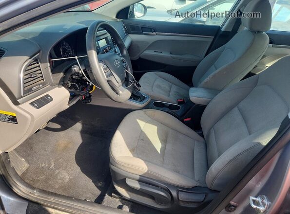 5NPD74LF3HH208246 2017 HYUNDAI ELANTRA Серый Вид салона спереди