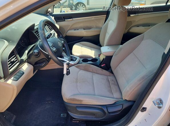 5NPD74LF3KH485812 2019 HYUNDAI ELANTRA Белый Вид салона спереди