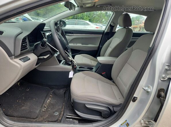5NPD74LF3KH486913 2019 HYUNDAI ELANTRA Серебряный Вид салона спереди