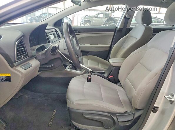 5NPD74LF4HH212077 2017 HYUNDAI ELANTRA Серебряный Вид салона спереди