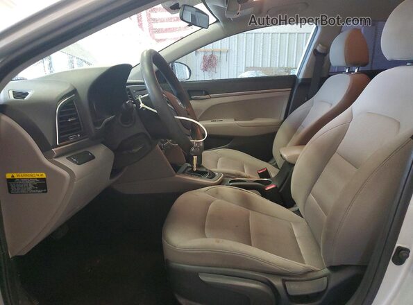 5NPD74LF4JH291921 2018 HYUNDAI ELANTRA Silver Вид салону спереду