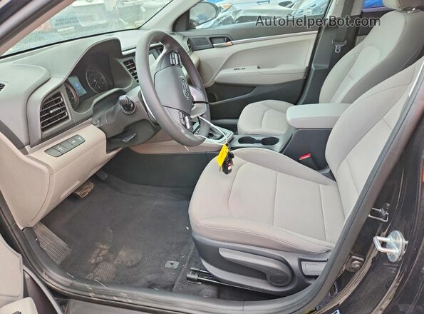 5NPD74LF4LH557490 2020 HYUNDAI ELANTRA Черный Вид салона спереди
