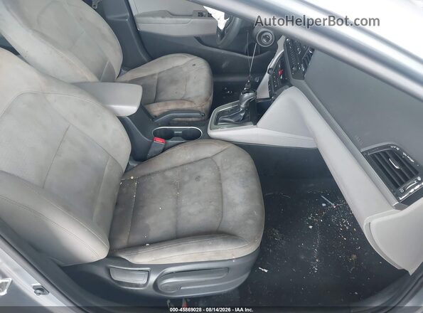 5NPD74LF5HH205297 2017 HYUNDAI ELANTRA Silver Front interior view