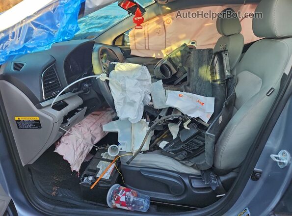 5NPD74LF6HH078334 2017 HYUNDAI ELANTRA Silver წინა სალონის ხედი