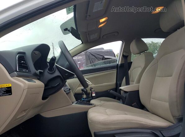 5NPD74LF6HH087860 2017 HYUNDAI ELANTRA White Вид салону спереду