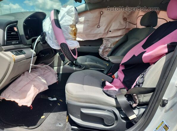 5NPD74LF6JH377389 2018 HYUNDAI ELANTRA Silver Вид салону спереду
