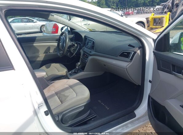 5NPD74LF7HH206421 2017 HYUNDAI ELANTRA Белый Вид салона спереди