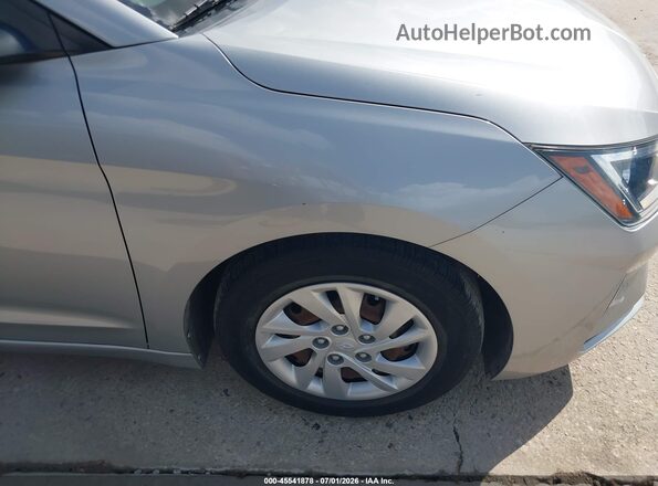 5NPD74LF7LH601000 2020 HYUNDAI ELANTRA Silver Widok z przodu
