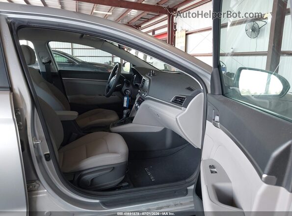 5NPD74LF8LH613298 2020 HYUNDAI ELANTRA Silver Вид салону спереду