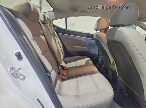 5NPD74LF9HH098917 2017 HYUNDAI ELANTRA White Vista de los asientos traseros