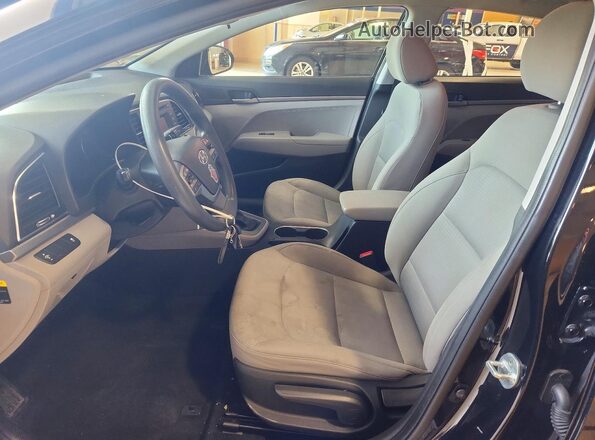 5NPD74LF9JH274869 2018 HYUNDAI ELANTRA Black Вид салону спереду