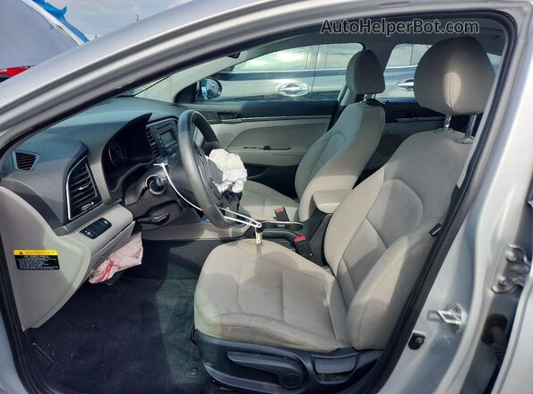 5NPD74LF9JH276640 2018 HYUNDAI ELANTRA Silver წინა სალონის ხედი