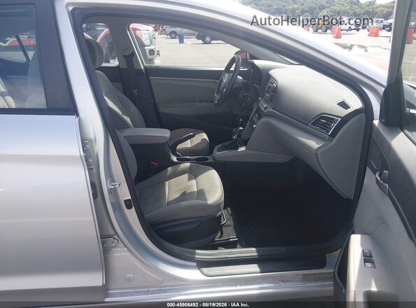 5NPD74LFXHH200645 2017 HYUNDAI ELANTRA Серебряный Вид салона спереди